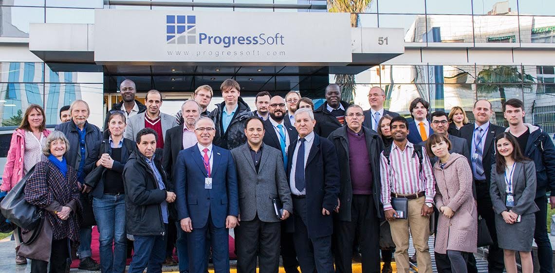 Une délégation internationale de professeurs en ingénierie logicielle en visite dans les locaux de ProgressSoft